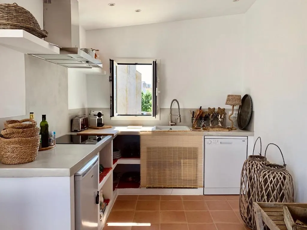 Apartment El Nido: Maison Renovee Escala Centre L'Escala Spain
